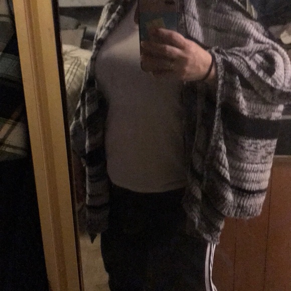 Knit poncho - Picture 7 of 8